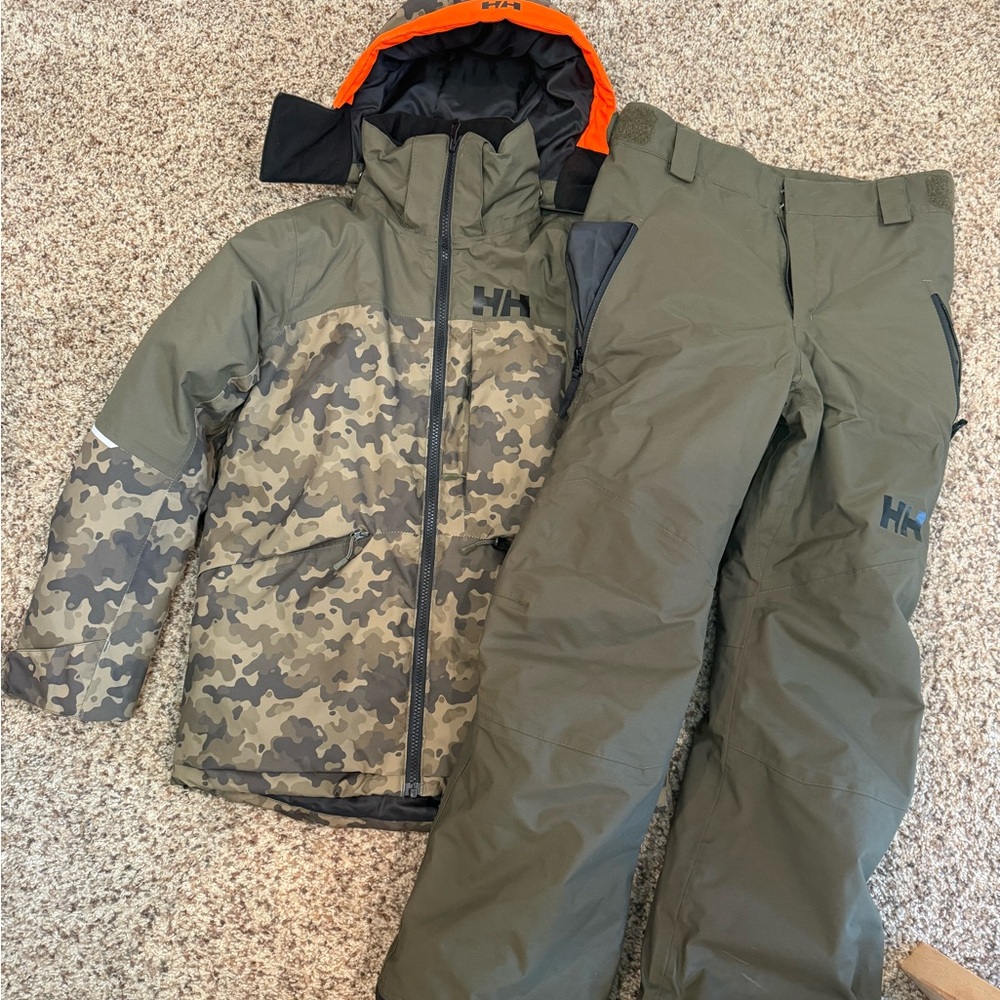 Helly Hansen Youth Size 12 Ski Coat and Ski Pants. Excellent Used condition.
